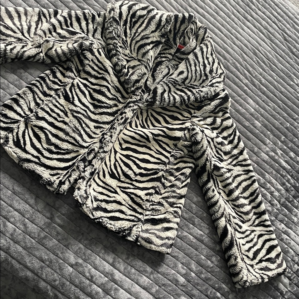 Alice + Olivia Zebra Print Faux Fur Jacket EUC - Picture 7 of 15